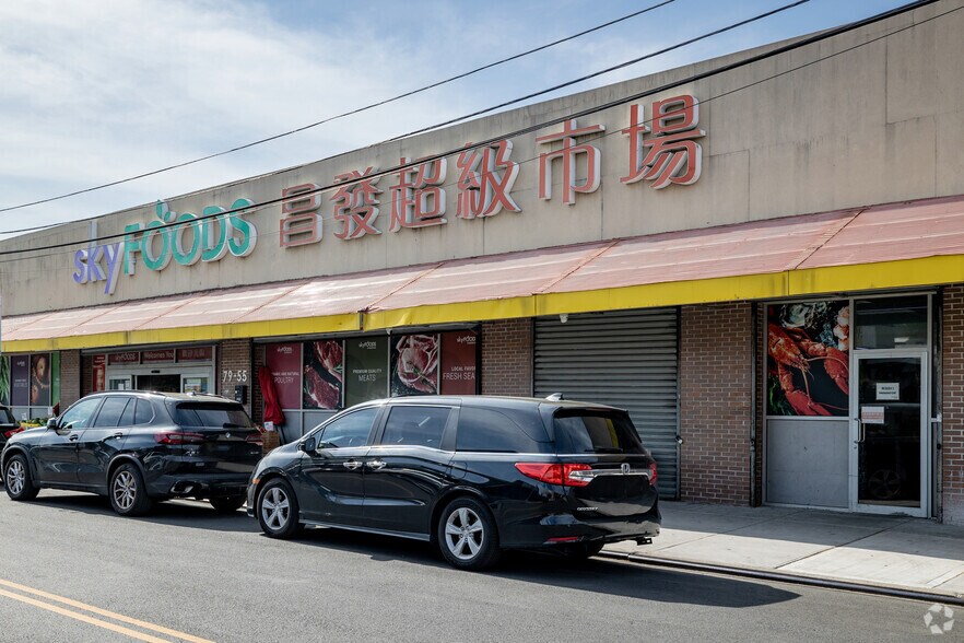 More Photos Of 7955 Albion Ave, Elmhurst Supermarket For Lease