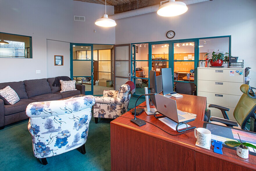 More Photos Of 320 Riverside Dr, Florence Office For Sale