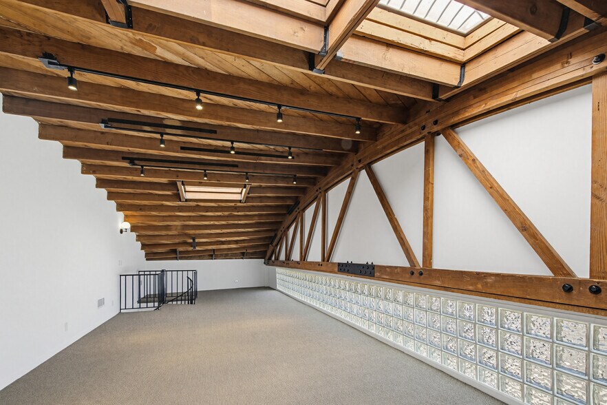 More Photos Of 6819 West Blvd, Inglewood Warehouse For Lease