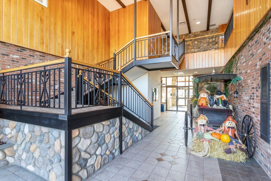 More Photos Of 225-243 King St, Northampton Unknown For Lease