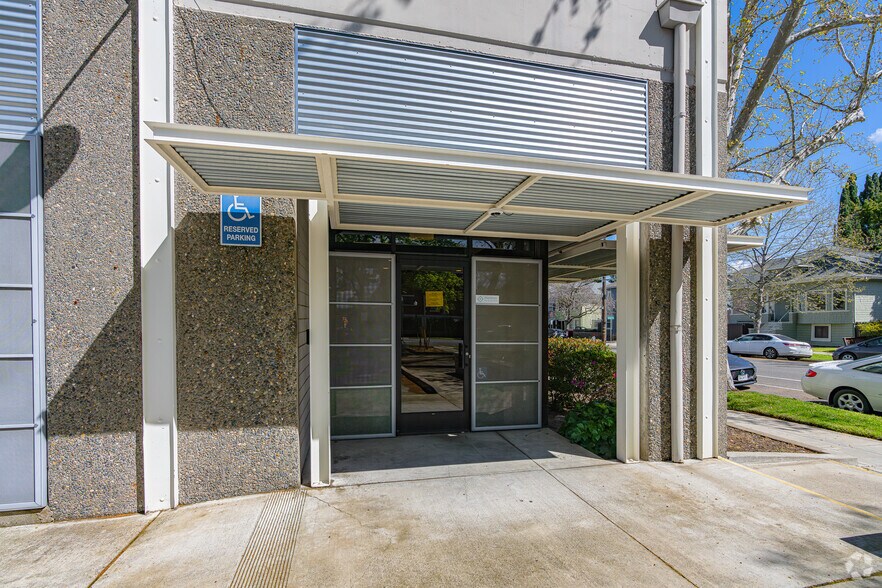 More Photos Of 1920 20th St, Sacramento Office For Lease