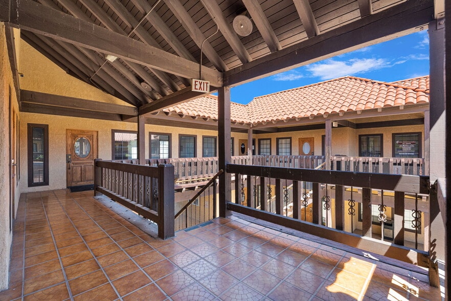 More Photos Of 222 E Main St, Barstow Office For Sale