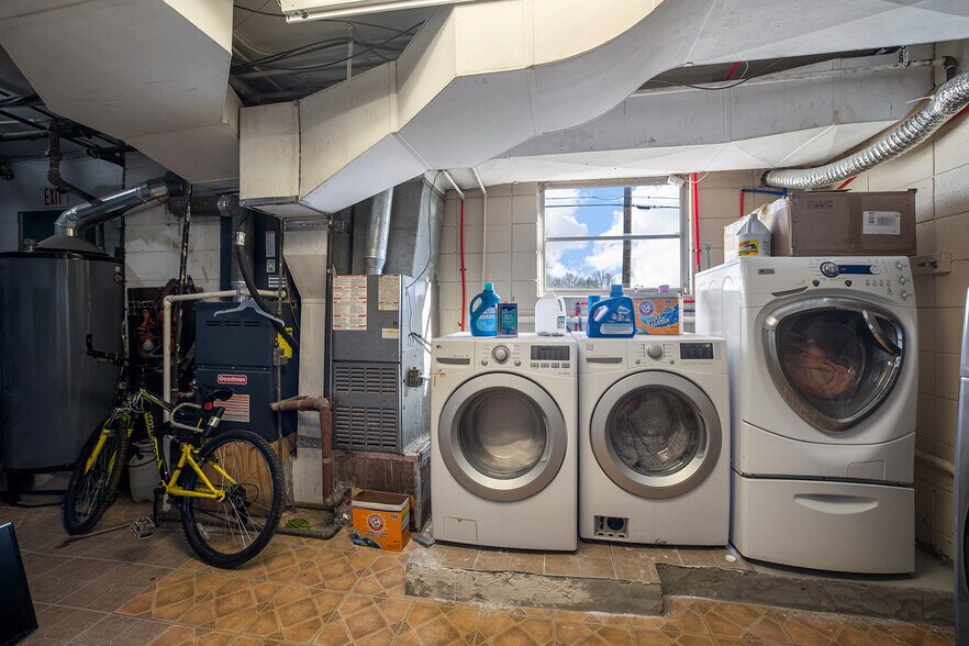 More Photos Of 3811 W Chestnut Expy, Springfield Hotel For Sale