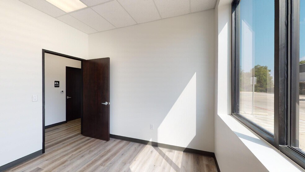 More Photos Of 190 N Bagdad Rd - Building E, Leander Warehouse For Lease