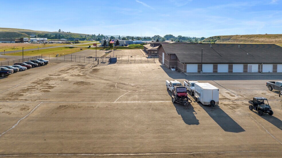 More Photos Of 920 NE Main St, Lewistown Office For Sale