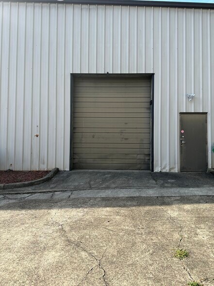 More Photos Of 3575 Trotter Dr, Alpharetta Warehouse For Lease