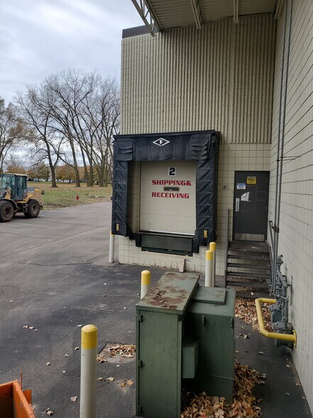 More Photos Of 301-303 W County Rd E2, New Brighton Manufacturing For Sale