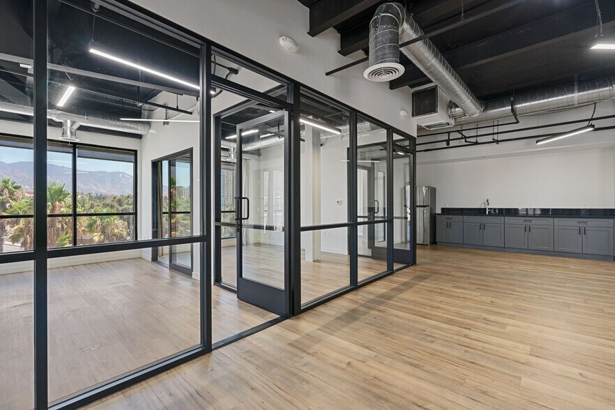 More Photos Of 135 W Magnolia Blvd, Burbank Loft Creative Space For Lease