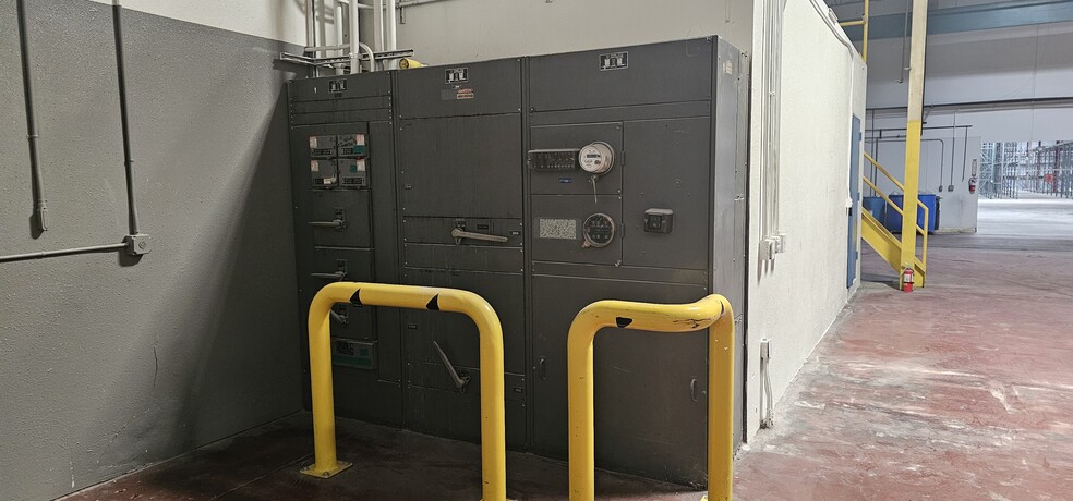 More Photos Of 13290 E Daum Dr, City of Industry Manufacturing For Sale