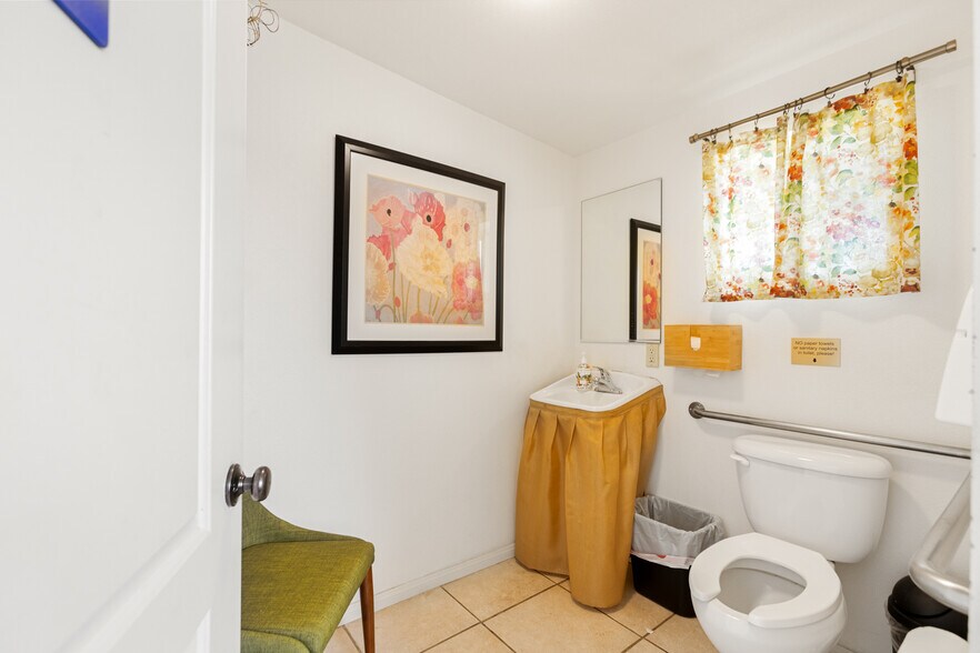 More Photos Of 635 Veile Ave, Beaumont Office For Sale