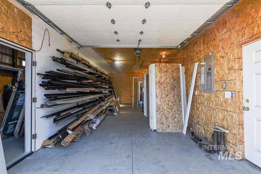 More Photos Of 603 & 621 N Main St, Moscow Distribution For Sale