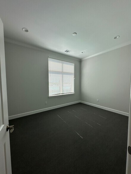 More Photos Of 1630 W Prosper Trl, Prosper Medical For Lease