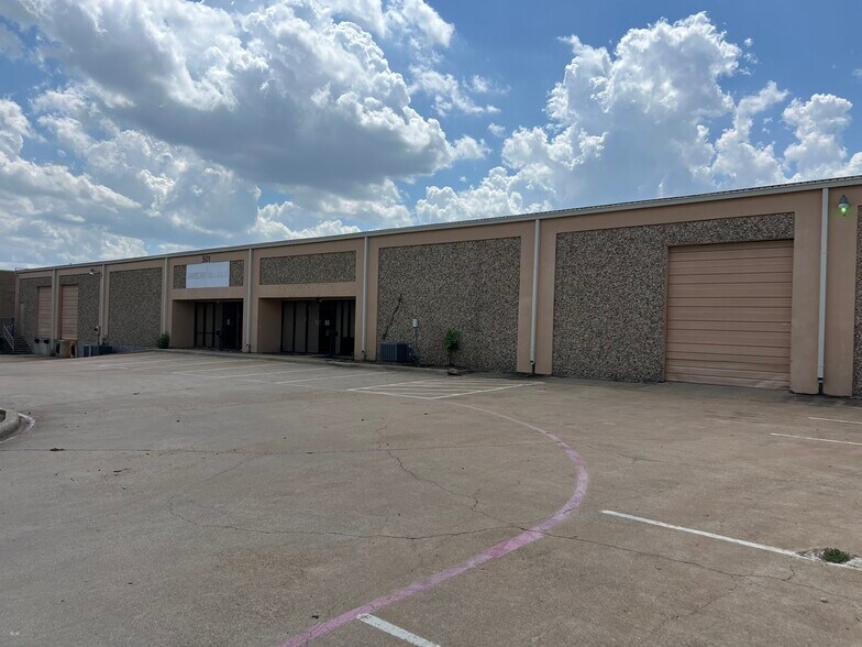 More Photos Of 501 Industrial Dr, Richardson Warehouse For Lease