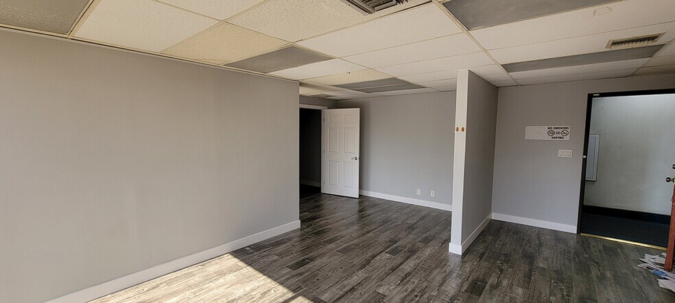 More Photos Of 6047 Tampa Ave, Tarzana Office For Lease