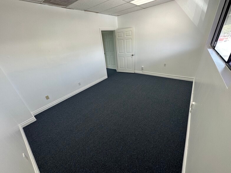 More Photos Of 2385 Shelter Island Dr, San Diego Office For Lease