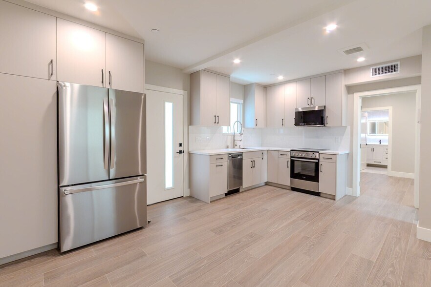 More Photos Of 2941 Mary St, La Crescenta Apartments For Sale