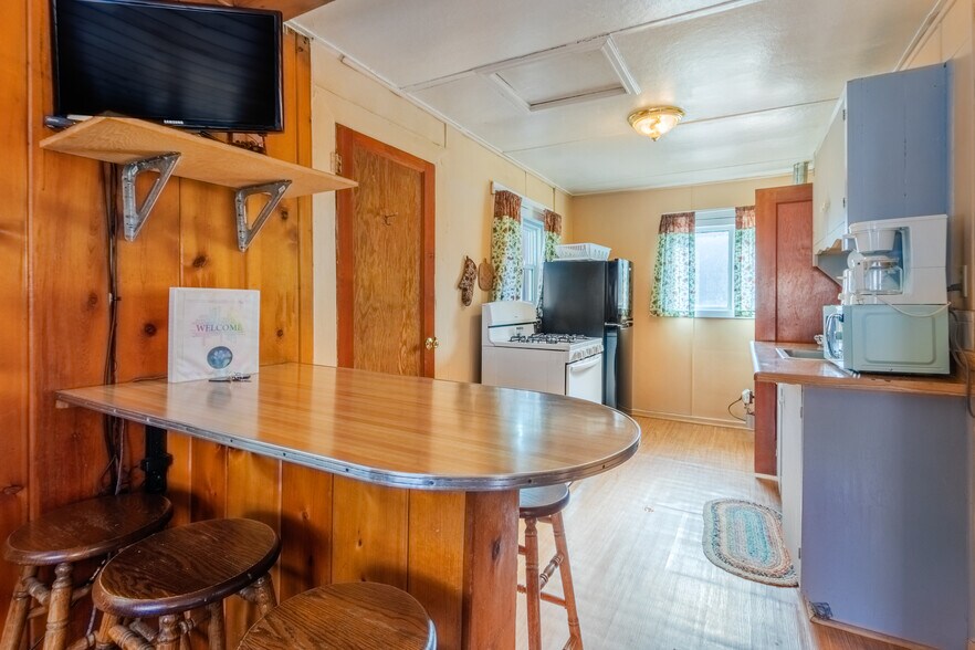 More Photos Of 416 Grand Ave, Grand Lake Hotel For Sale