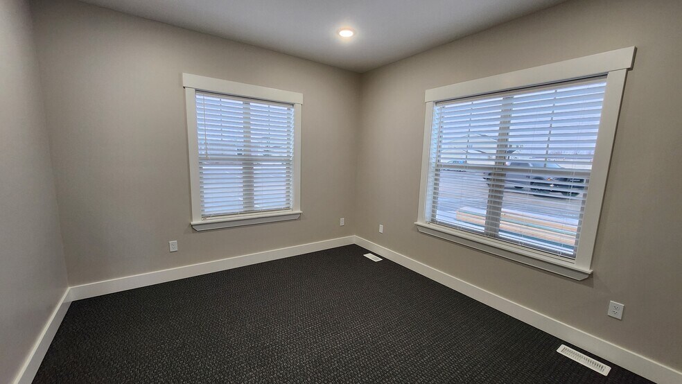 More Photos Of TBD 17th St & Midway Ave, Ammon Office For Sale