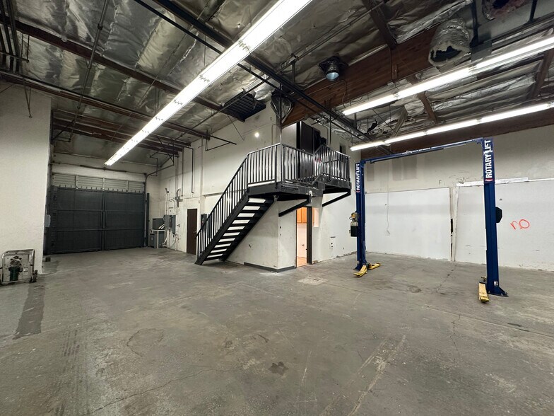 More Photos Of 8010 Wheatland Ave, Sun Valley Manufacturing For Sale