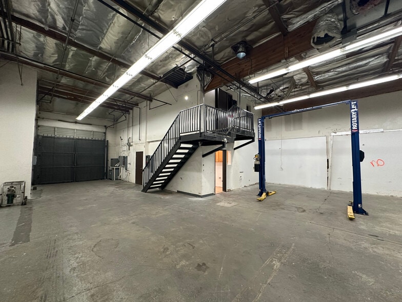 More Photos Of 8010 Wheatland Ave, Sun Valley Manufacturing For Sale