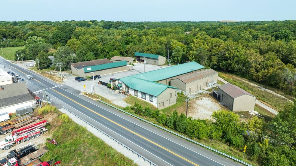 More Photos Of 408 W Main St, Greenwood General Retail For Sale