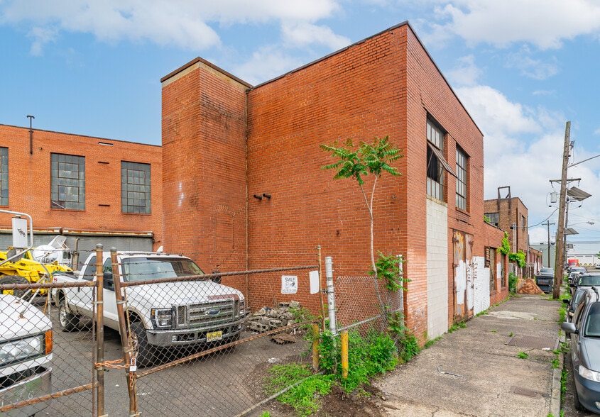 More Photos Of 150 Avenue L, Newark Warehouse For Sale