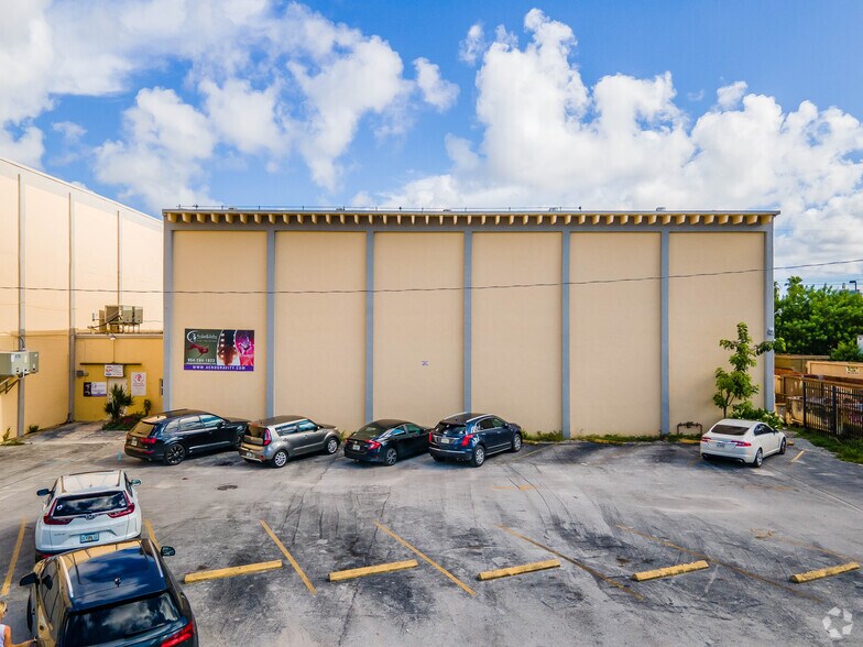 More Photos Of 1935 NE 150th St, Miami Warehouse For Sale