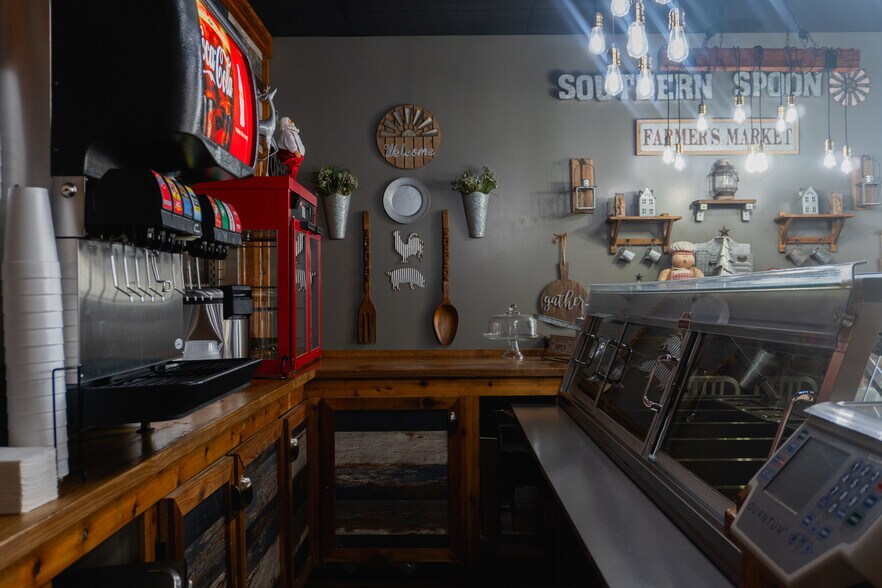 More Photos Of 3927-3929 Ames Ave, Omaha Storefront Retail Residential For Lease