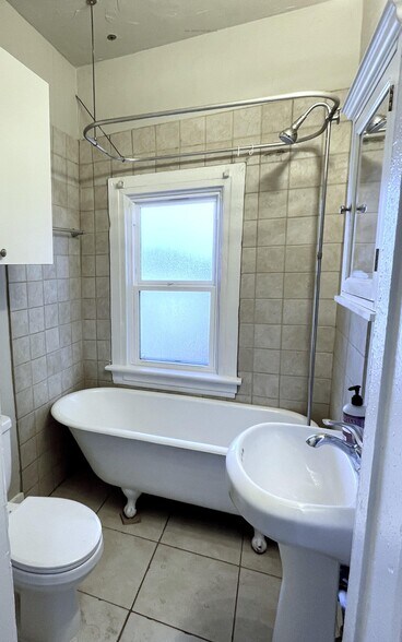 More Photos Of 146 N Logan St, Denver Specialty For Sale