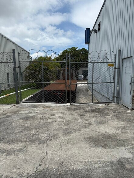 More Photos Of 1851 N Powerline Rd, Pompano Beach Warehouse For Lease