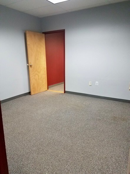 More Photos Of 112 Merrick Rd, Lynbrook Office For Lease