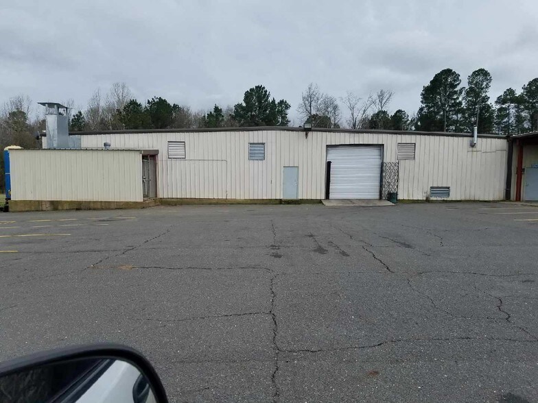 More Photos Of 1830 N Pine St, Vivian Industrial For Lease