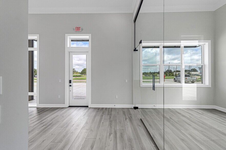 More Photos Of 1325 Main St, Katy Medical For Sale