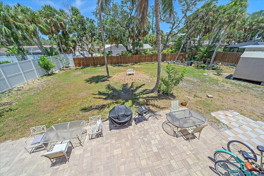 More Photos Of 4859 Commonwealth Dr, Siesta Key Apartments For Sale