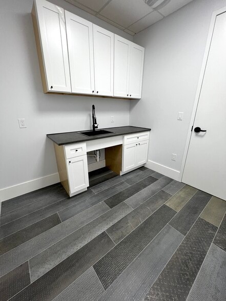 More Photos Of 7300 Riverside Dr, Irving General Retail For Lease