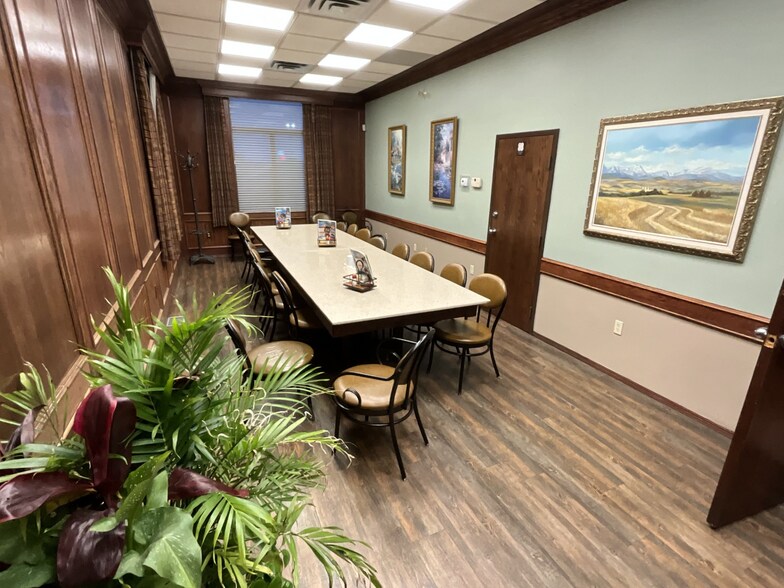 More Photos Of 125 Leva Av, Red Deer County Restaurant For Sale