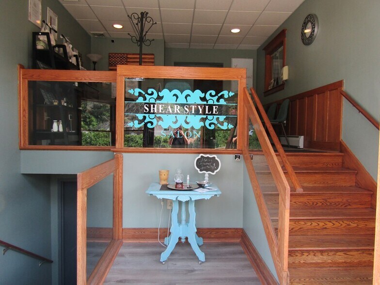 More Photos Of 30 Taylor St, Troy Freestanding For Sale