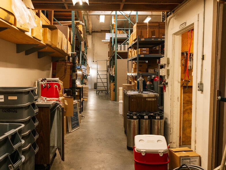 More Photos Of 212-234 SE 12th Ave, Portland Warehouse For Sale