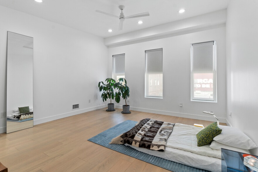 More Photos Of 422 S Highland Ave, Baltimore Storefront Retail Residential For Sale