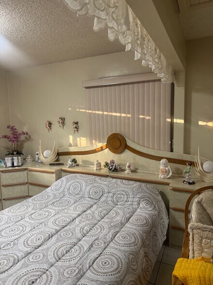 More Photos Of 410 Fischer St, Glendale Apartments For Sale