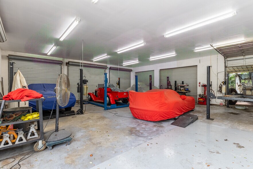 More Photos Of 6620 N Orange Blossom Trl, Orlando Unknown For Lease