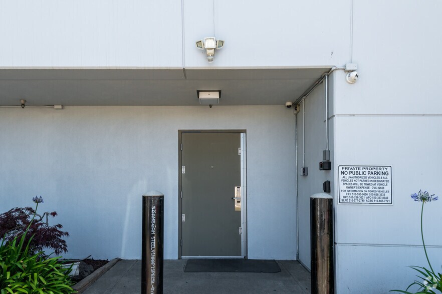 More Photos Of 414-420 Lesser St, Oakland Warehouse For Sale