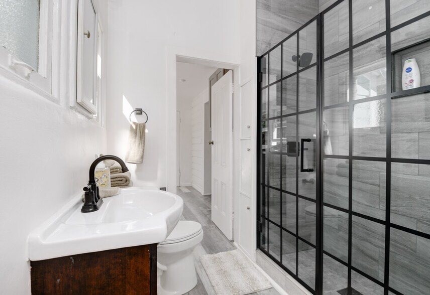 More Photos Of 870 D Ave, Coronado Apartments For Sale