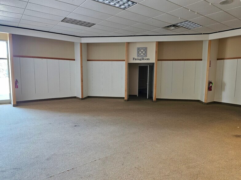 More Photos Of 316-326 West Ave, Albion Town Orleans Unknown For Lease