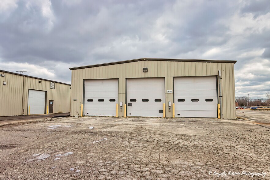 More Photos Of 1820 Circuit Dr, Round Lake Beach Warehouse For Lease