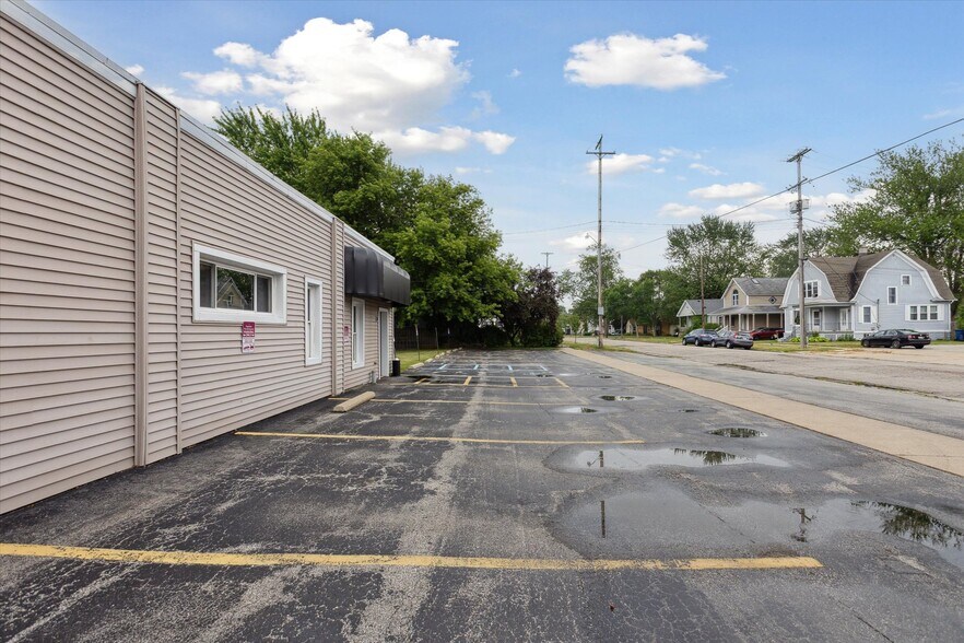More Photos Of 1000 N Johnson St, Bay City Medical For Sale