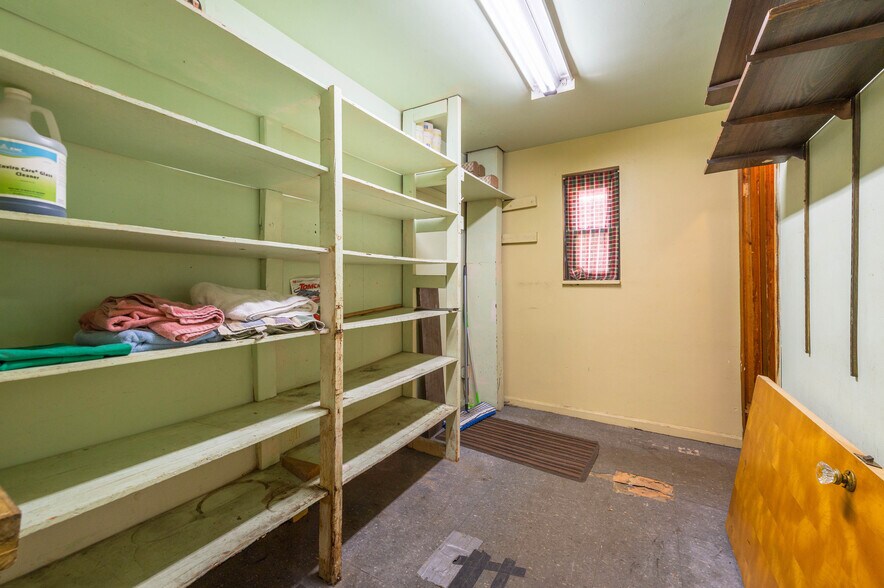 More Photos Of 5203 Turney Rd, Garfield Heights Bar For Sale