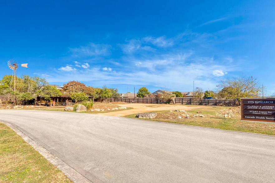 More Photos Of 1420 River Rd, Boerne Medical For Lease