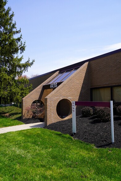 More Photos Of 4430-4438 Carver Woods Dr, Blue Ash Office For Sale