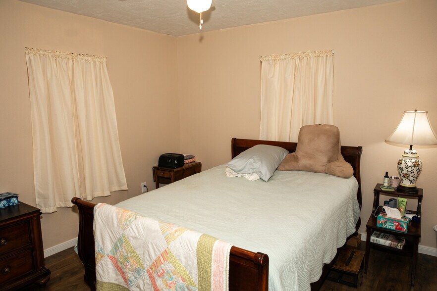 More Photos Of 515 Colorado, Burton Apartments For Sale